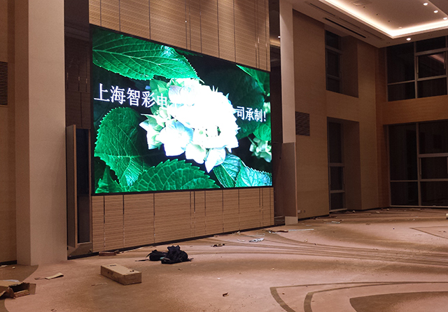 北上海国际大酒店会议室P4全彩LED显示屏由智彩科技承制